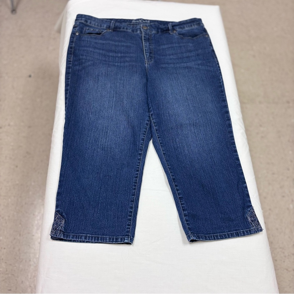 Gloria Vanderbilt Dark Blue Cropped Jeans